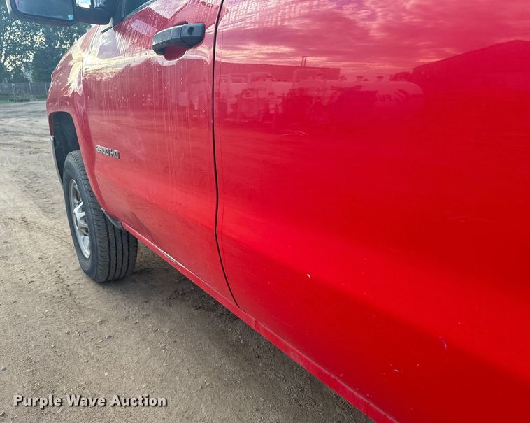 image for item DX3560 2019 Chevrolet  Silverado 2500HD Double Cab pickup truck cab and chassis