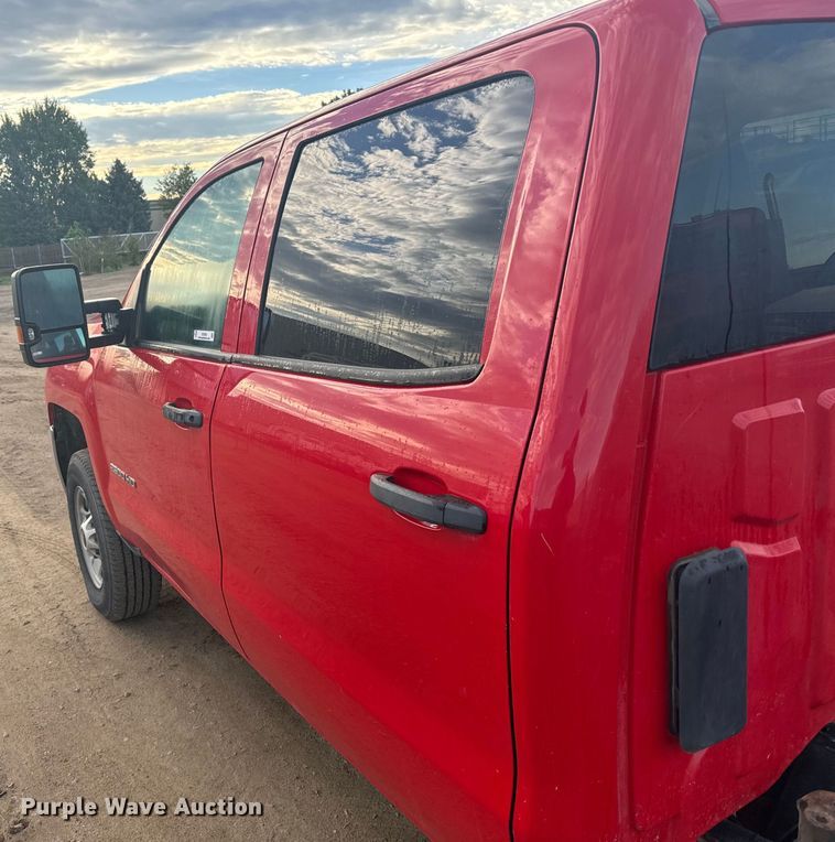 image for item DX3560 2019 Chevrolet  Silverado 2500HD Double Cab pickup truck cab and chassis