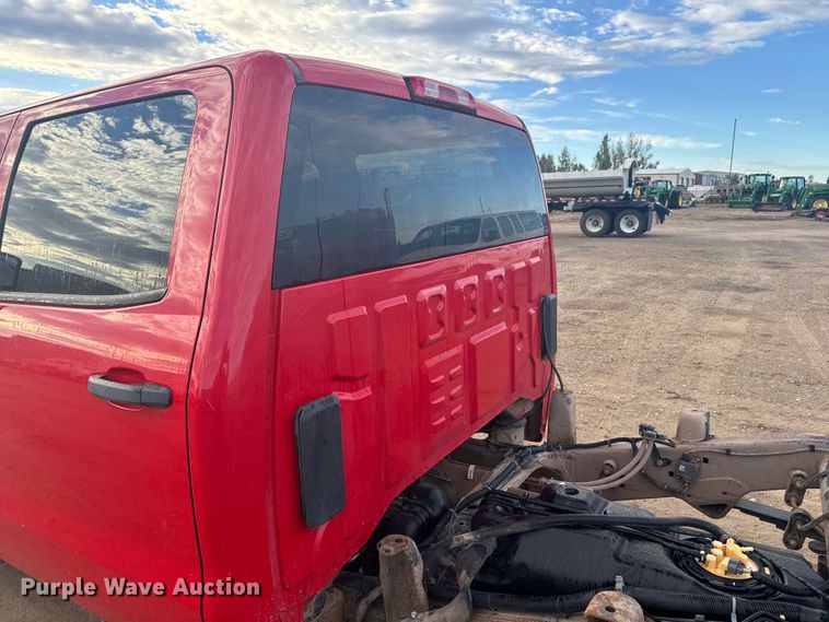 image for item DX3560 2019 Chevrolet  Silverado 2500HD Double Cab pickup truck cab and chassis