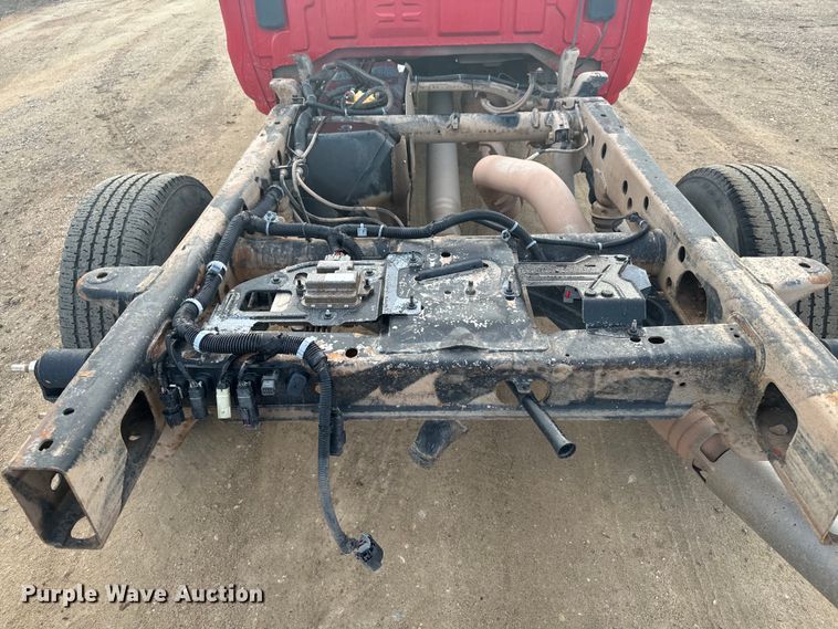 image for item DX3560 2019 Chevrolet  Silverado 2500HD Double Cab pickup truck cab and chassis