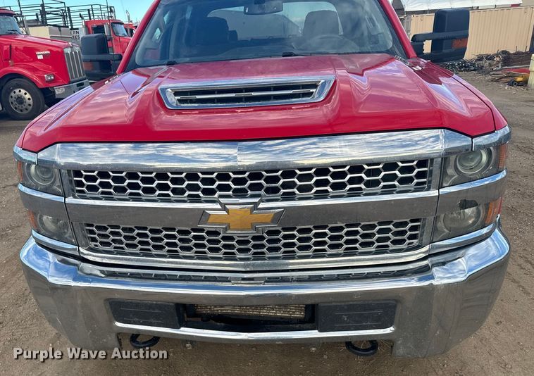image for item DX3560 2019 Chevrolet  Silverado 2500HD Double Cab pickup truck cab and chassis