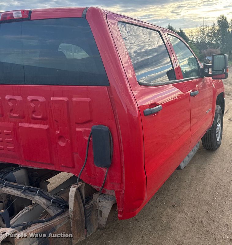 image for item DX3560 2019 Chevrolet  Silverado 2500HD Double Cab pickup truck cab and chassis