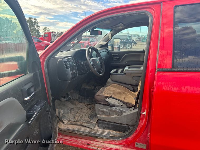 image for item DX3560 2019 Chevrolet  Silverado 2500HD Double Cab pickup truck cab and chassis