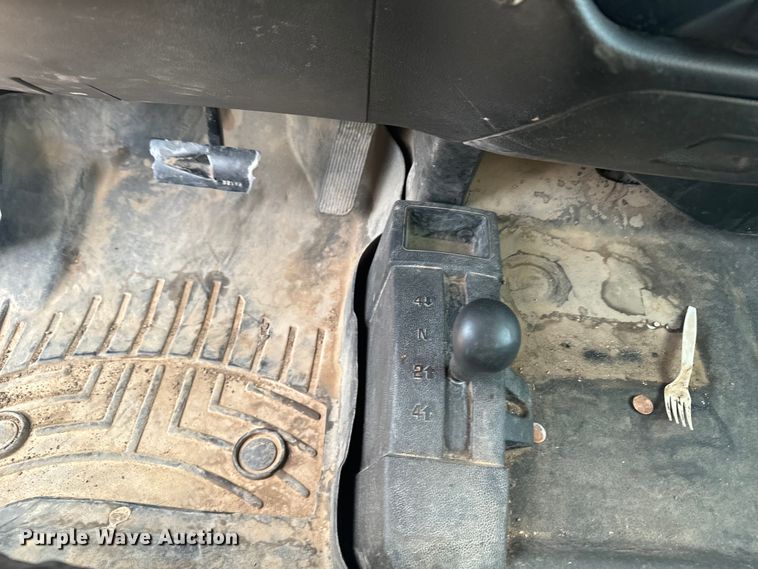 image for item DX3560 2019 Chevrolet  Silverado 2500HD Double Cab pickup truck cab and chassis