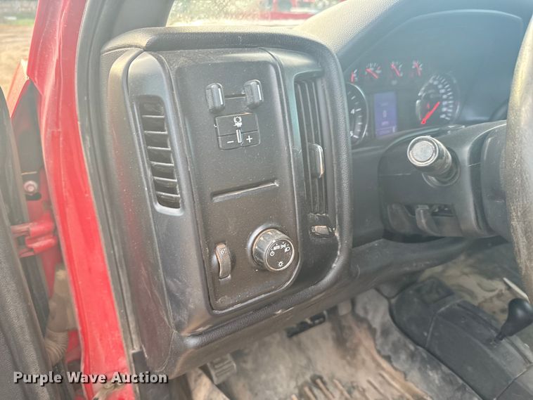 image for item DX3560 2019 Chevrolet  Silverado 2500HD Double Cab pickup truck cab and chassis