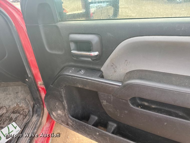 image for item DX3560 2019 Chevrolet  Silverado 2500HD Double Cab pickup truck cab and chassis