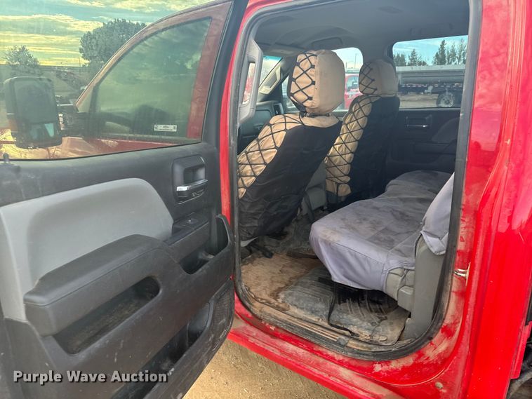 image for item DX3560 2019 Chevrolet  Silverado 2500HD Double Cab pickup truck cab and chassis