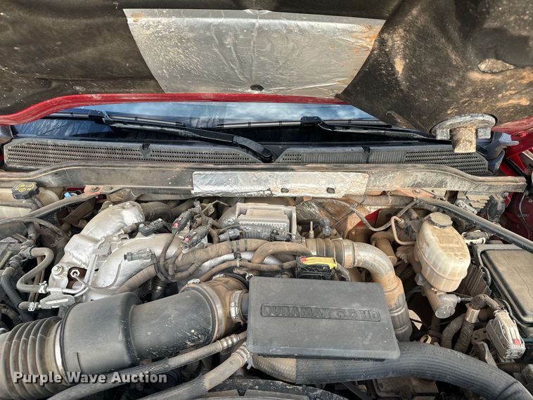 image for item DX3560 2019 Chevrolet  Silverado 2500HD Double Cab pickup truck cab and chassis