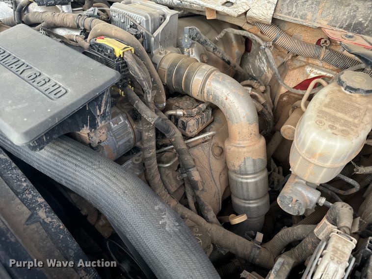 image for item DX3560 2019 Chevrolet  Silverado 2500HD Double Cab pickup truck cab and chassis