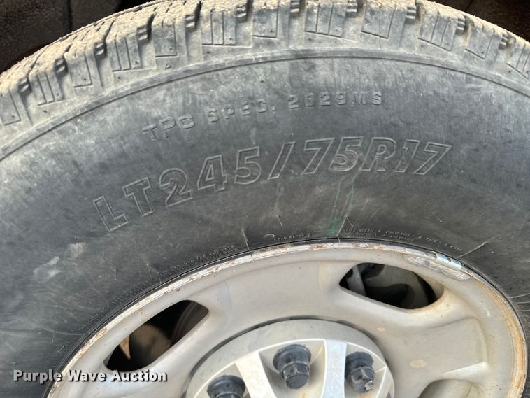 image for item DX3560 2019 Chevrolet  Silverado 2500HD Double Cab pickup truck cab and chassis