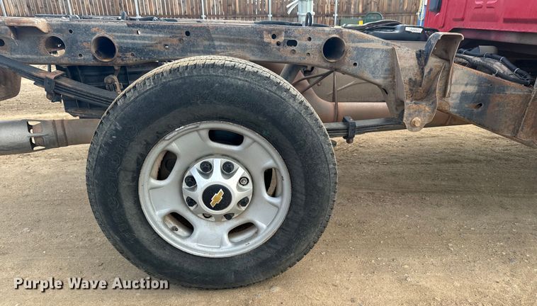 image for item DX3560 2019 Chevrolet  Silverado 2500HD Double Cab pickup truck cab and chassis