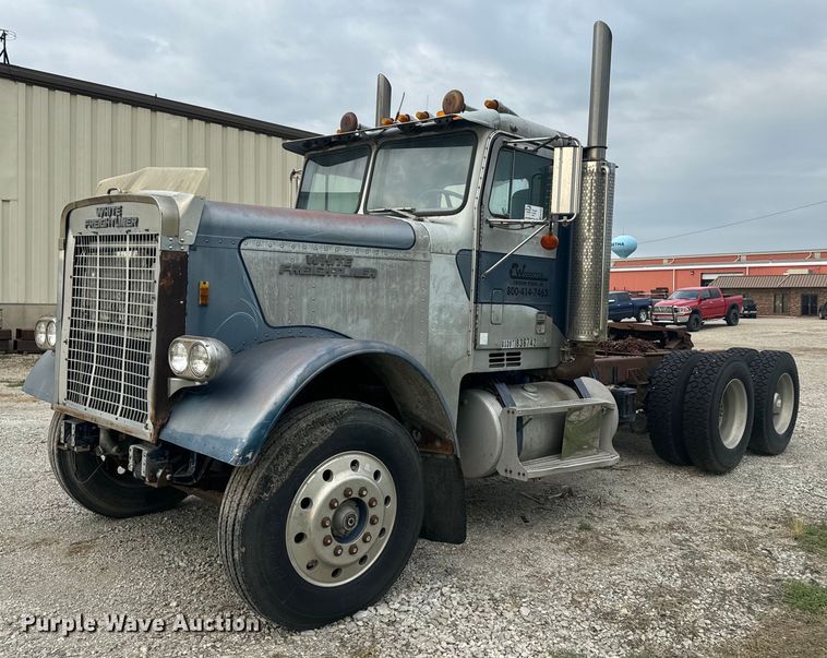 image for item EE7503 1977 White Freightliner  semi truck