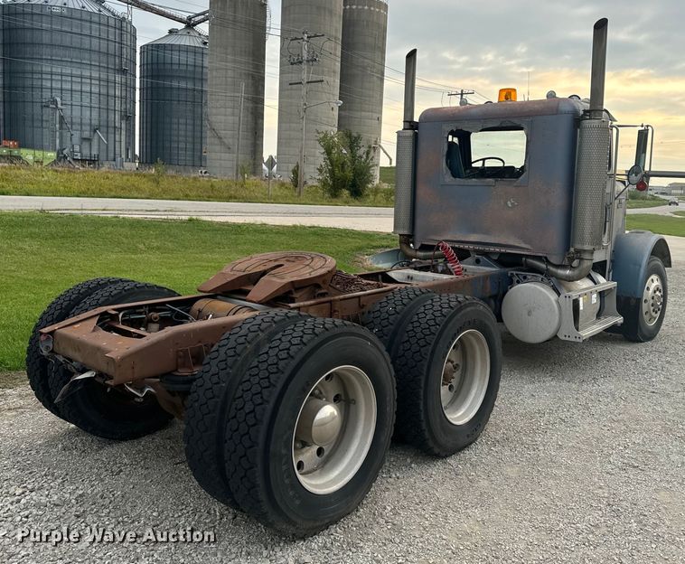 image for item EE7503 1977 White Freightliner  semi truck