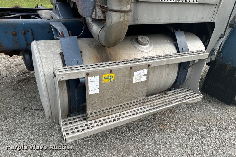 image for item EE7503 1977 White Freightliner  semi truck