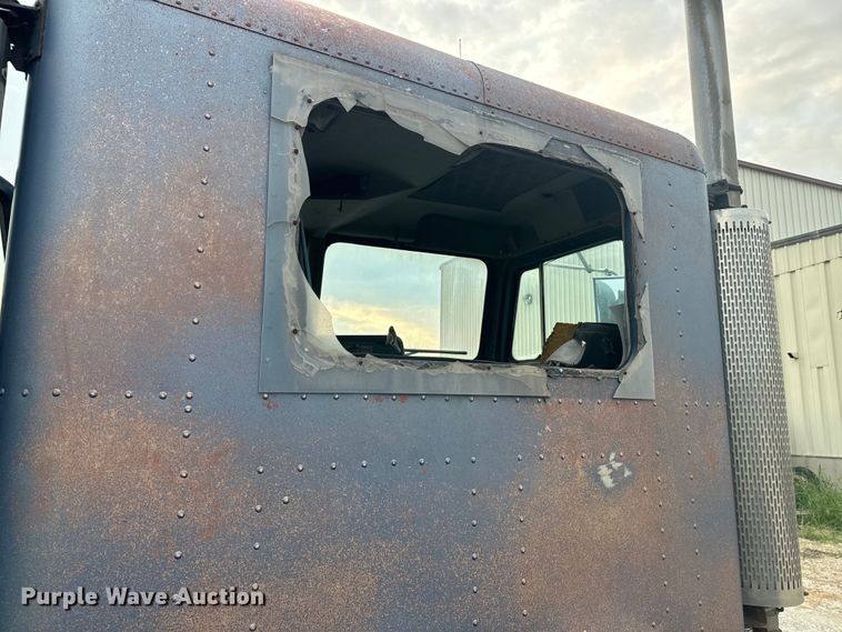 image for item EE7503 1977 White Freightliner  semi truck