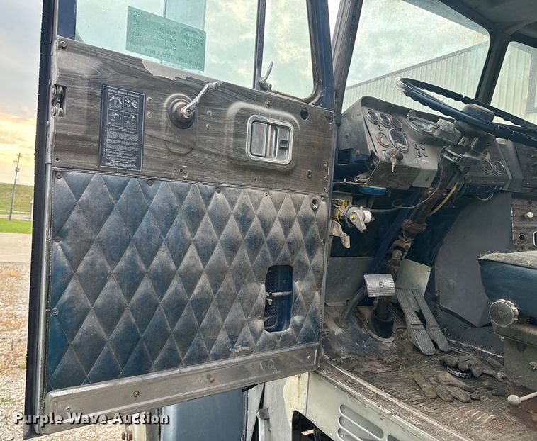 image for item EE7503 1977 White Freightliner  semi truck