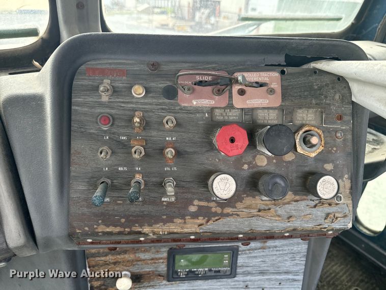 image for item EE7503 1977 White Freightliner  semi truck