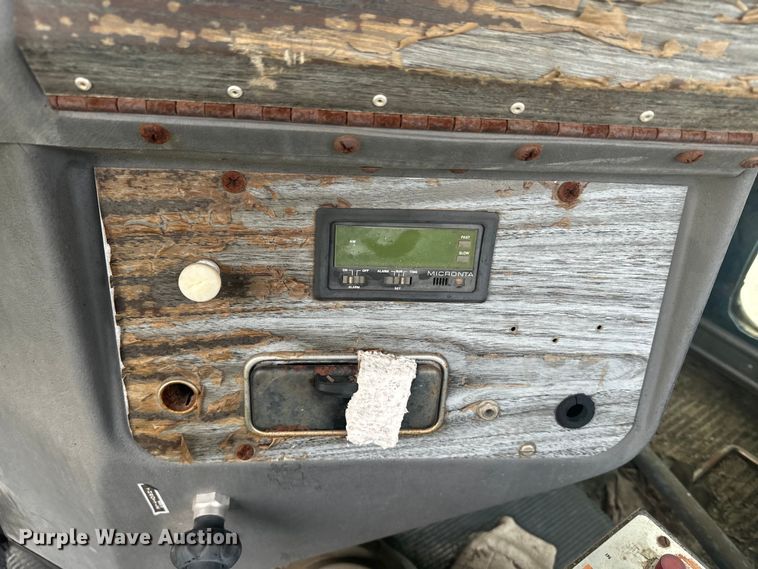 image for item EE7503 1977 White Freightliner  semi truck