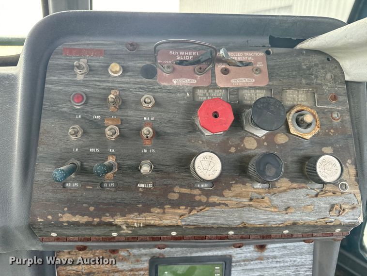 image for item EE7503 1977 White Freightliner  semi truck