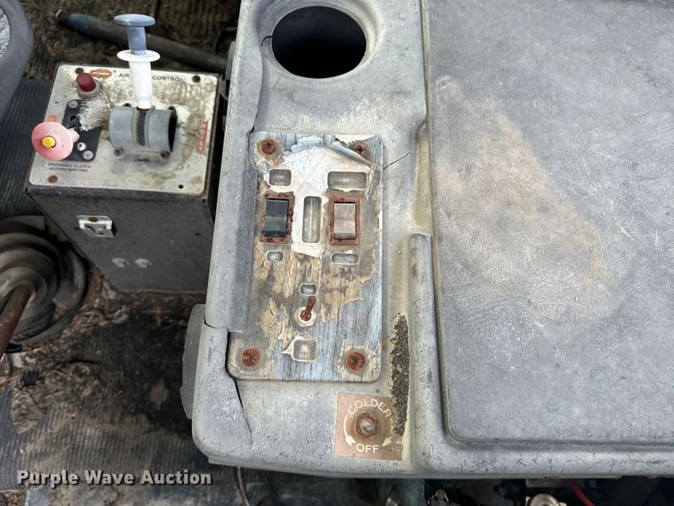 image for item EE7503 1977 White Freightliner  semi truck