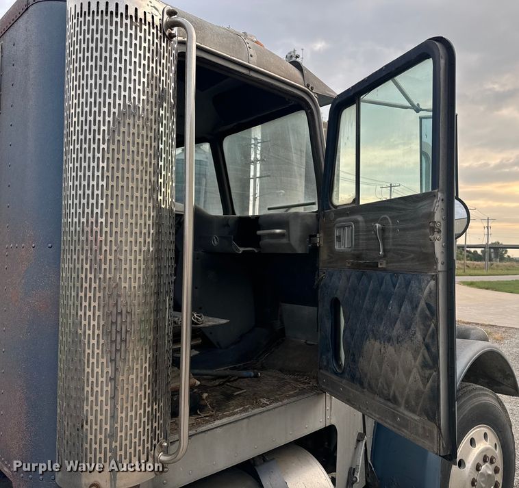 image for item EE7503 1977 White Freightliner  semi truck