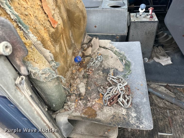 image for item EE7503 1977 White Freightliner  semi truck