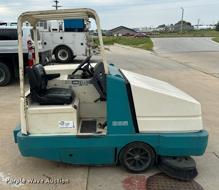 image for item EE7504 Tennant  385 sweeper