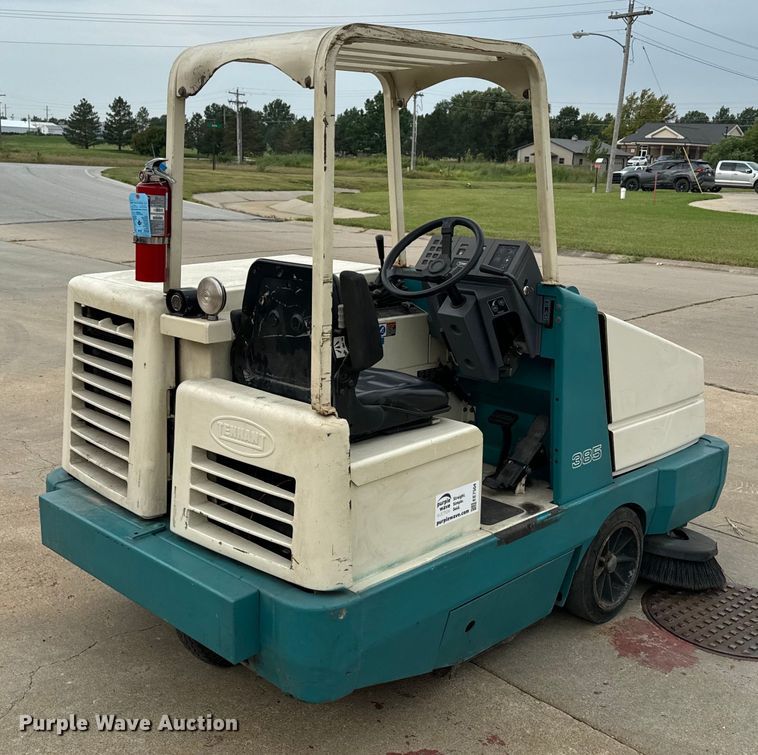 image for item EE7504 Tennant  385 sweeper
