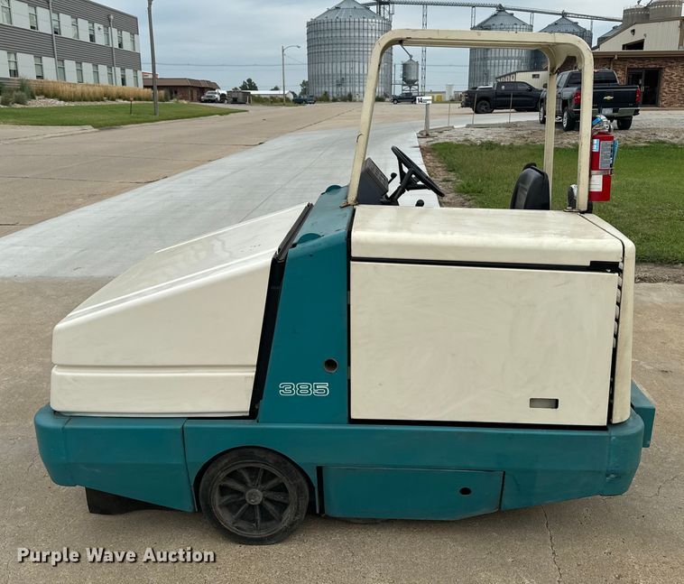 image for item EE7504 Tennant  385 sweeper