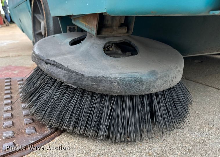 image for item EE7504 Tennant  385 sweeper