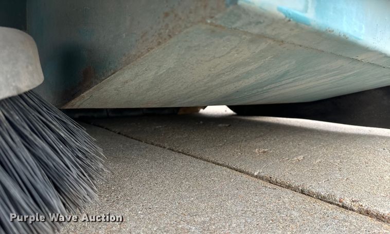 image for item EE7504 Tennant  385 sweeper