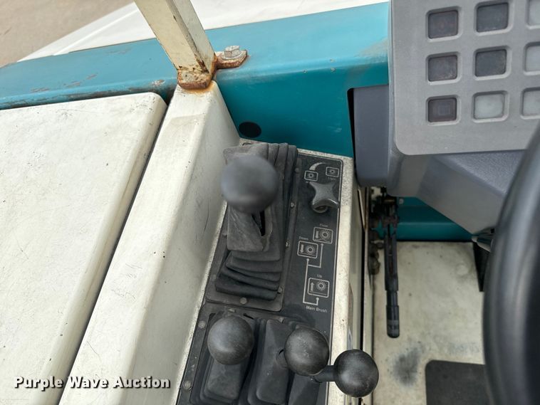 image for item EE7504 Tennant  385 sweeper