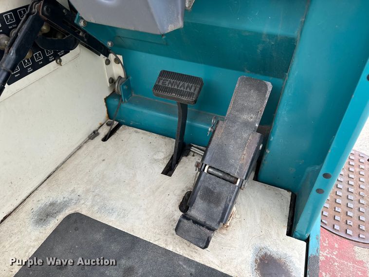 image for item EE7504 Tennant  385 sweeper