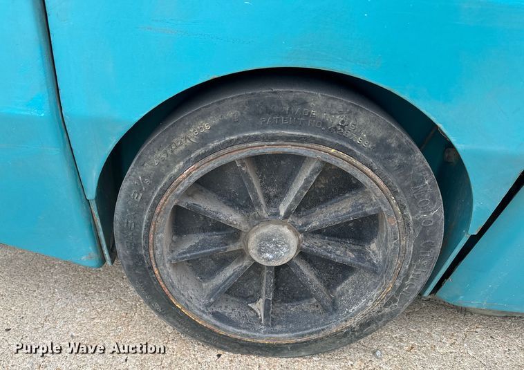 image for item EE7504 Tennant  385 sweeper