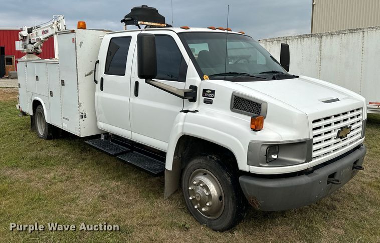 image for item EE7506 2006 GMC Chevrolet  5500 utility / service truck