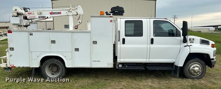 image for item EE7506 2006 GMC Chevrolet  5500 utility / service truck