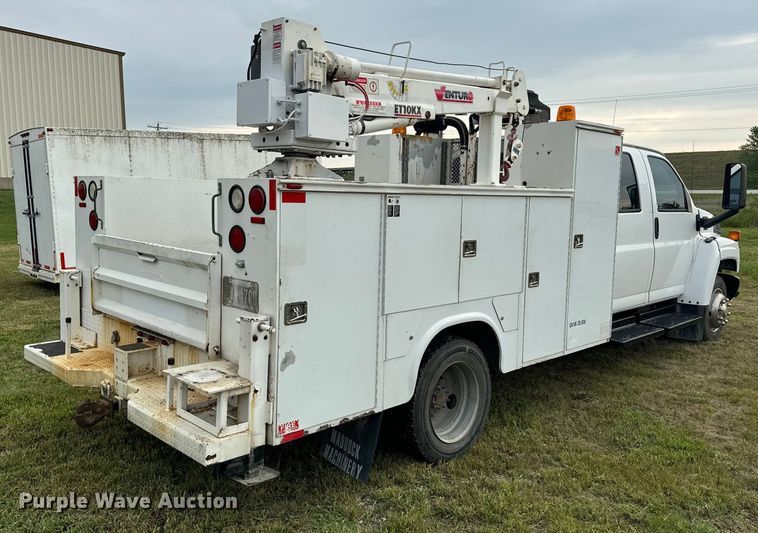 image for item EE7506 2006 GMC Chevrolet  5500 utility / service truck