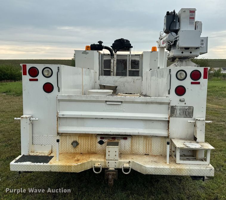 image for item EE7506 2006 GMC Chevrolet  5500 utility / service truck