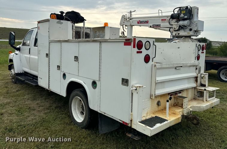image for item EE7506 2006 GMC Chevrolet  5500 utility / service truck