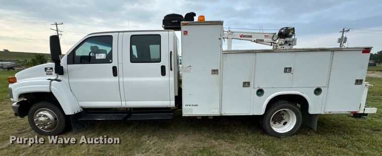 image for item EE7506 2006 GMC Chevrolet  5500 utility / service truck