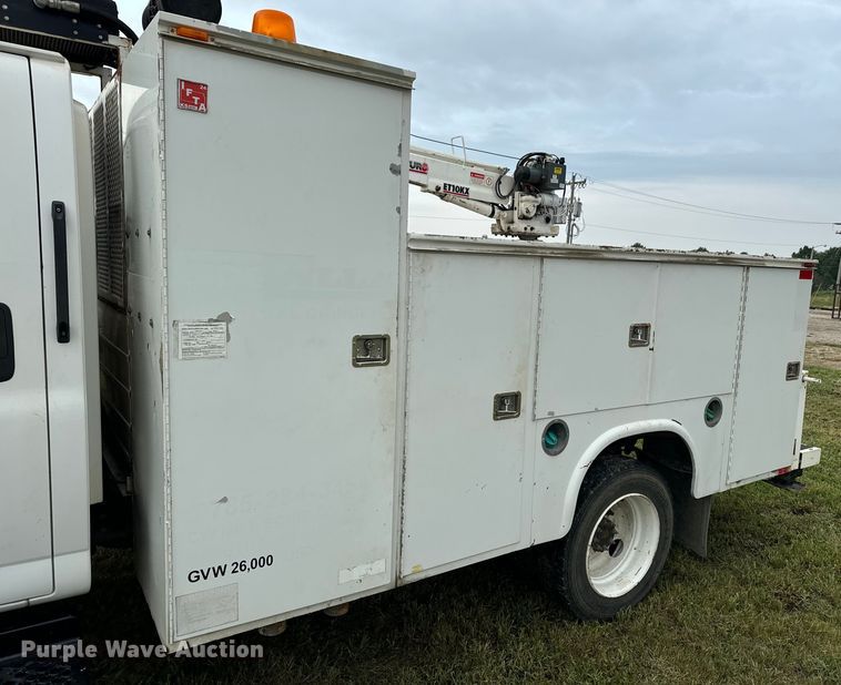 image for item EE7506 2006 GMC Chevrolet  5500 utility / service truck