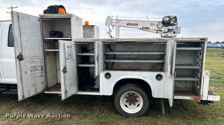 image for item EE7506 2006 GMC Chevrolet  5500 utility / service truck