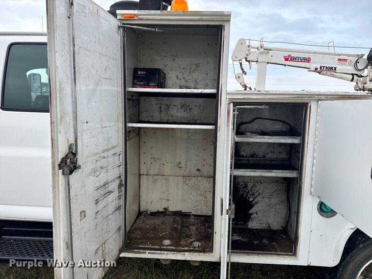 image for item EE7506 2006 GMC Chevrolet  5500 utility / service truck