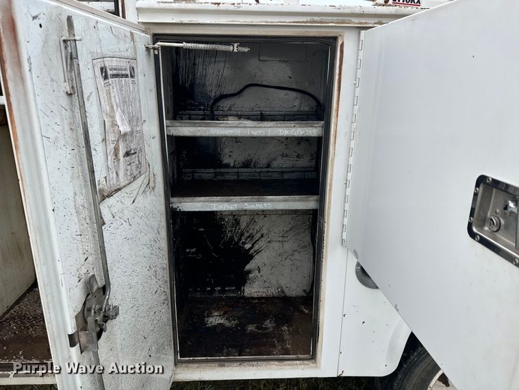 image for item EE7506 2006 GMC Chevrolet  5500 utility / service truck