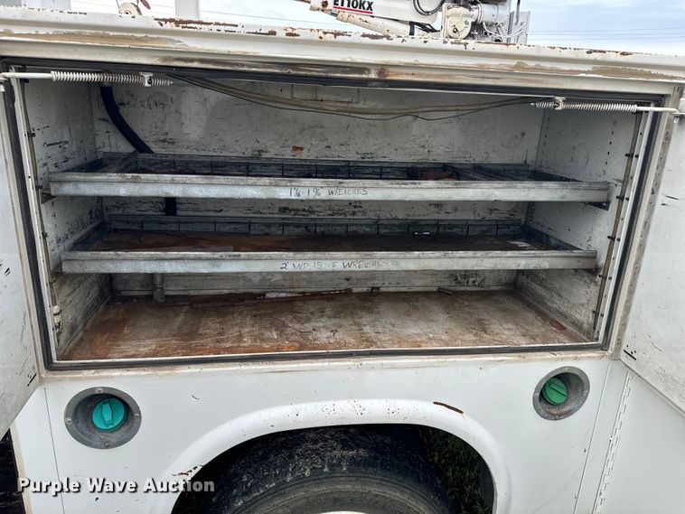 image for item EE7506 2006 GMC Chevrolet  5500 utility / service truck