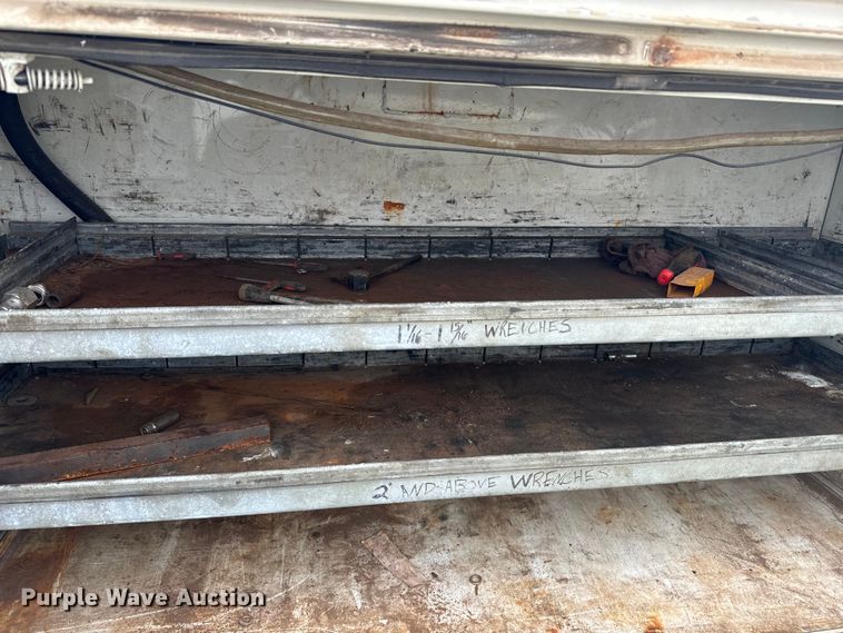 image for item EE7506 2006 GMC Chevrolet  5500 utility / service truck