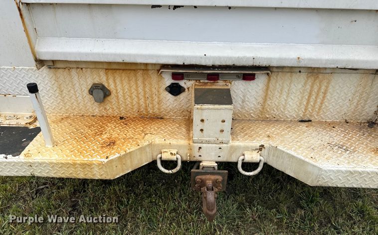 image for item EE7506 2006 GMC Chevrolet  5500 utility / service truck