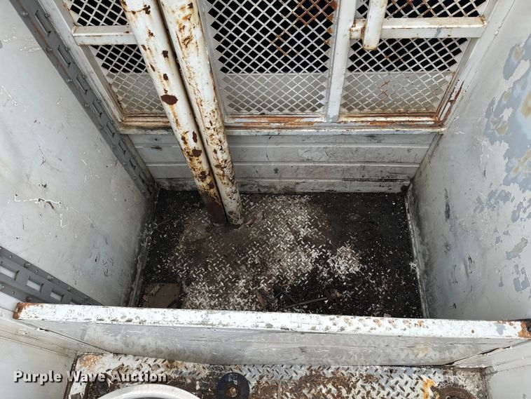 image for item EE7506 2006 GMC Chevrolet  5500 utility / service truck