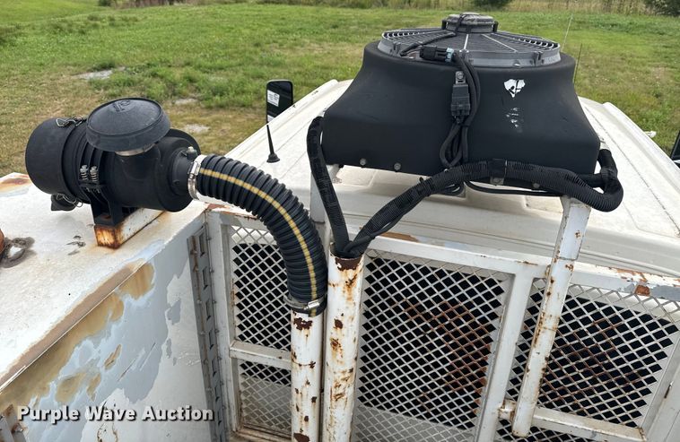 image for item EE7506 2006 GMC Chevrolet  5500 utility / service truck