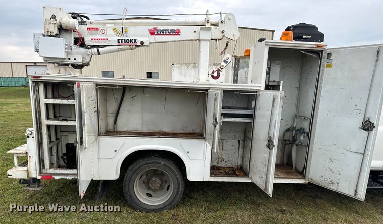 image for item EE7506 2006 GMC Chevrolet  5500 utility / service truck